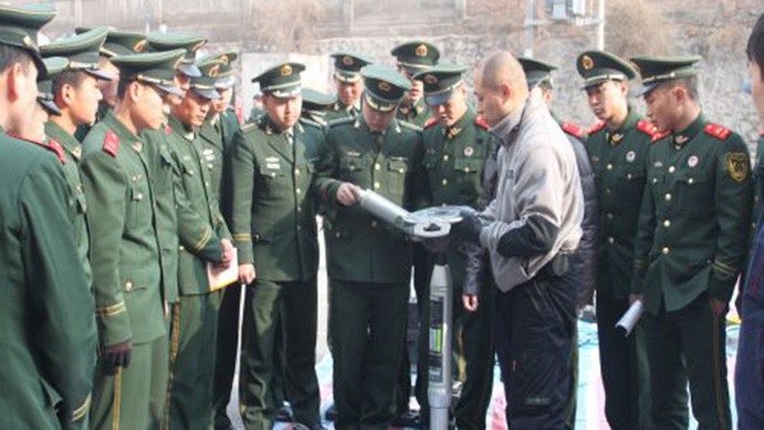 我公司技術(shù)人員在蘭州市消防特勤大隊(duì)為消防官兵現(xiàn)場(chǎng)顯示、培訓(xùn)我公司所供設(shè)備